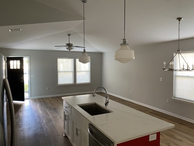 Foto del edificio - 401 Raven Ln