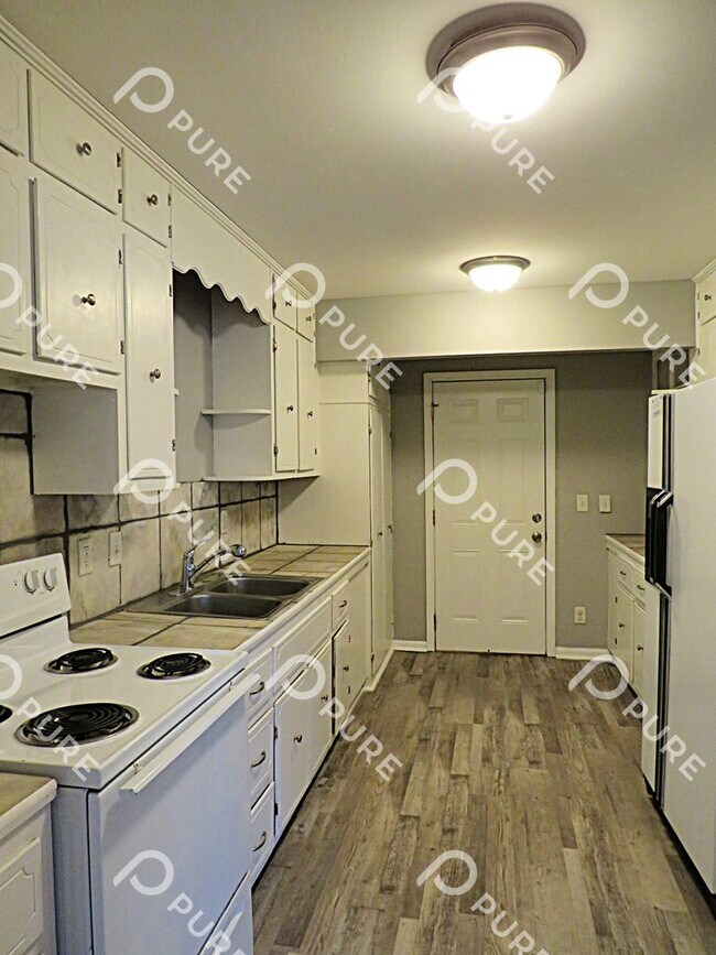Foto del edificio - 6119 Trent Dr NW