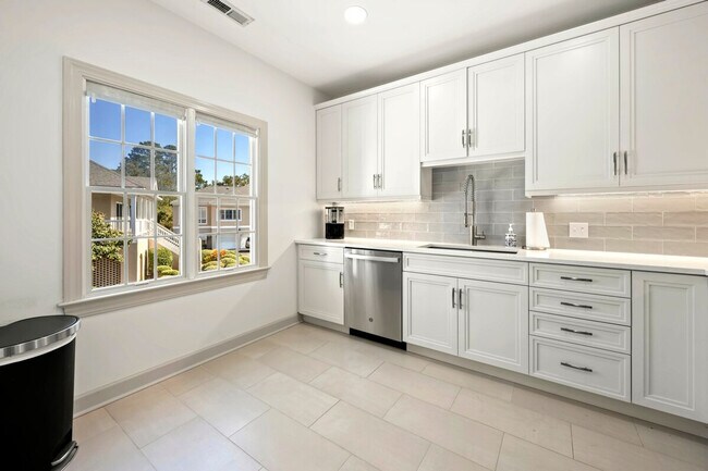 Foto del edificio - 908 Bonnyneck Dr