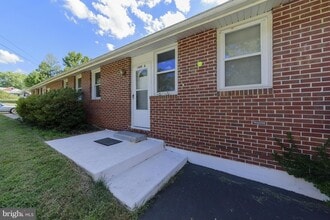 Building Photo - 1409 Peverly Rd