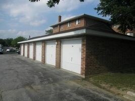 Garajes - 15744 S Lake Dr