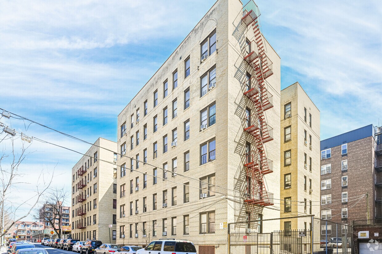 Building Photo - 86-22 Dongan Ave