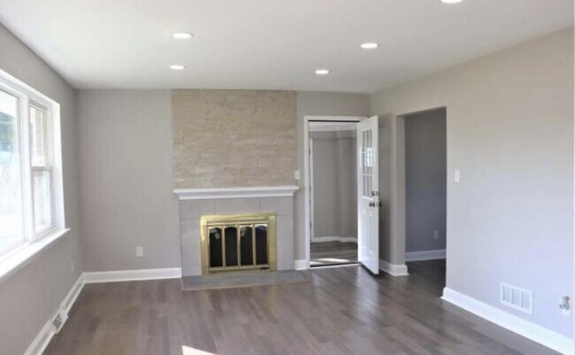 Building Photo - Single Family Home