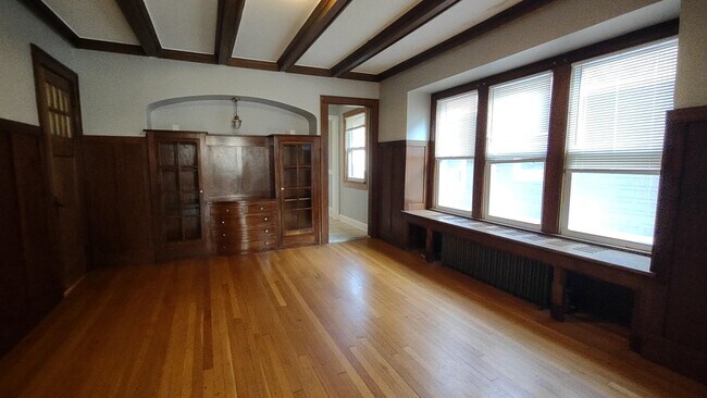 Foto del edificio - 3040 N Farwell Ave