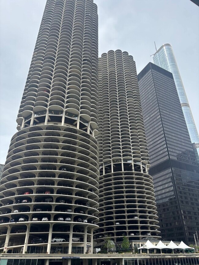 Building Photo - 300 N State St