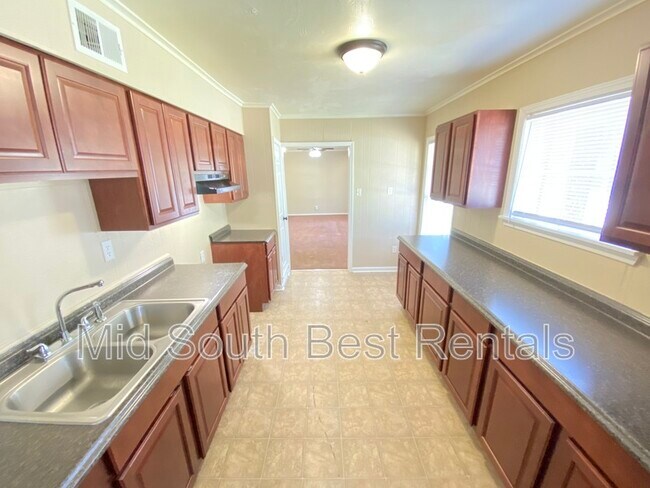 Foto del edificio - 3470 Suzanne Dr