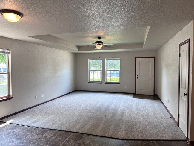 Building Photo - 3 Bed | 2 Bath | 1 Car Garage Single Level Duplex in Blue Springs; Lee’s Summit Schools