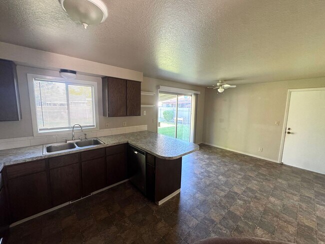 Foto del edificio - Single Level 3 Bedroom Home.