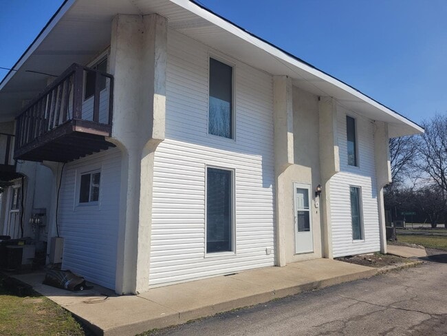 Building Photo - 14980 Monroe Rd