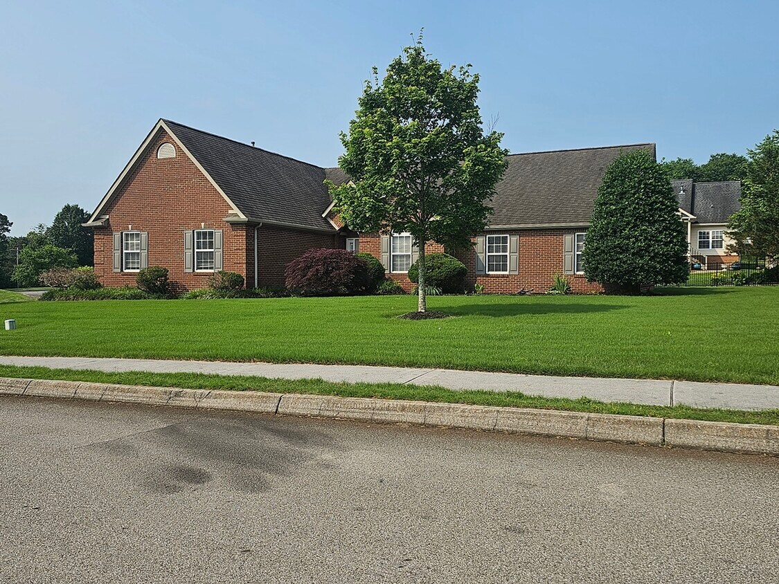 Foto principal - 13038 Peach View Dr