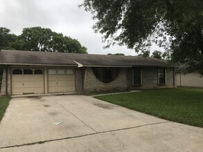 Building Photo - 225 Meadow Ln