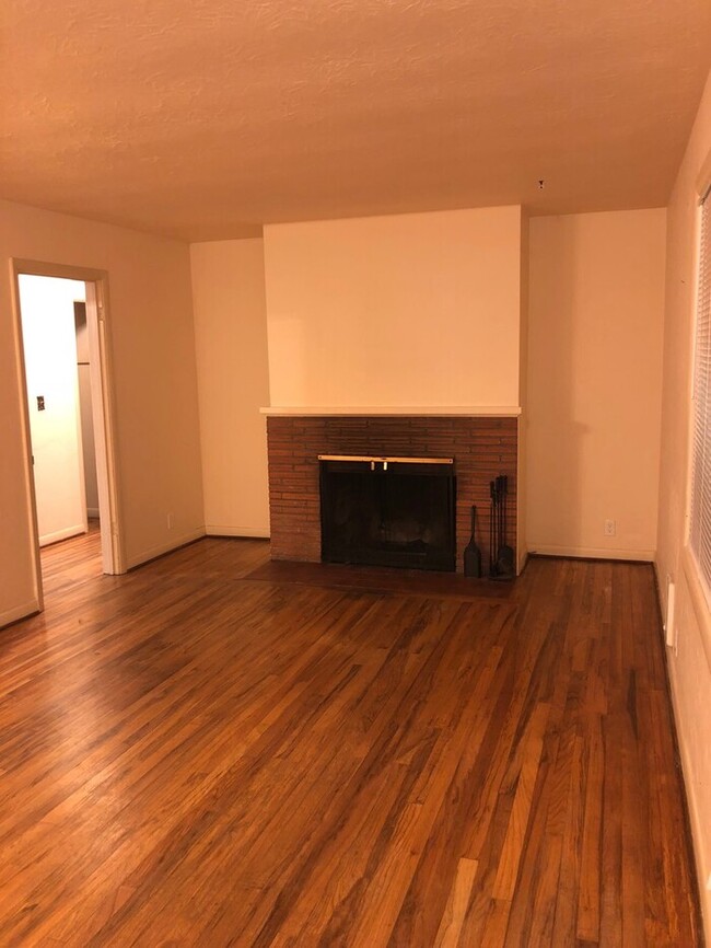 Building Photo - 8650 SW Canyon Ln