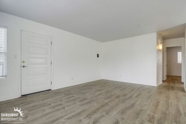 Building Photo - Charming Top Floor 2Bdm 1Ba Condo in the V...