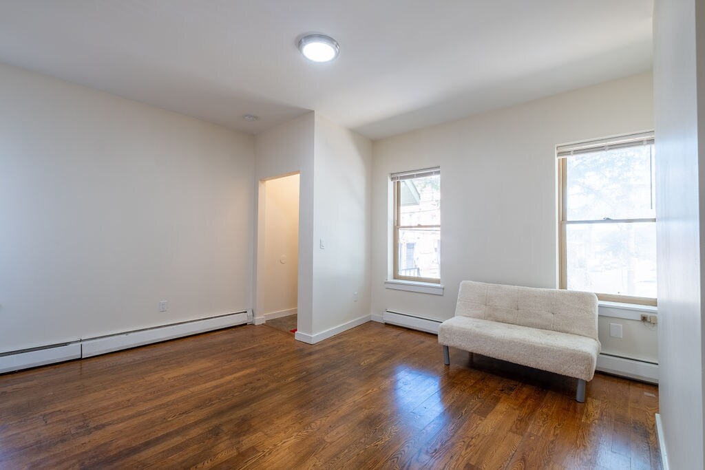 Foto principal - 363 Liberty St