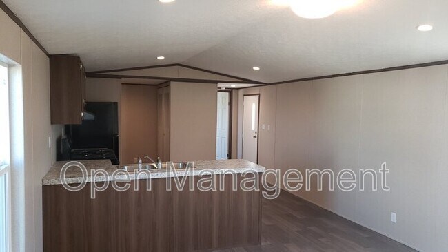 Foto del edificio - 120 Terry Blvd