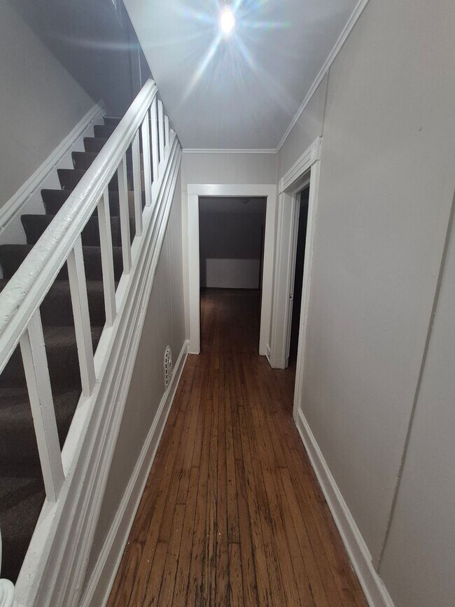 Foto del edificio - 4 Bedroom 2 Bath Single Family House!
