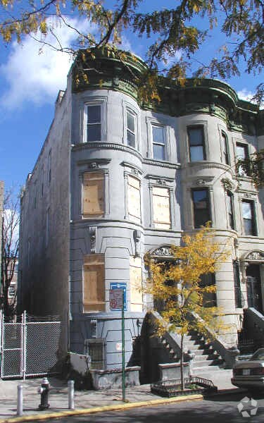 Foto principal - 137 W 118th St