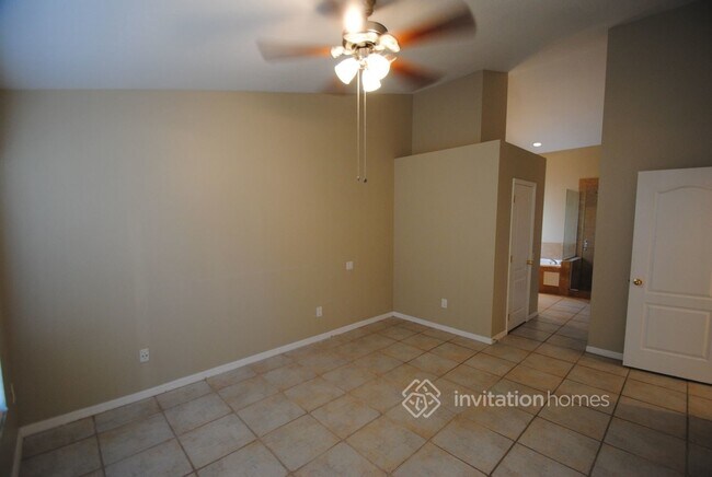 Building Photo - 829 W Charing Cross Cir