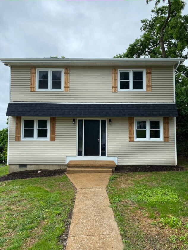 819 E Osage St, Pacific, MO 63069 Townhome Rentals in Pacific MO