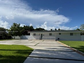 Building Photo - 10245 SW 68th St