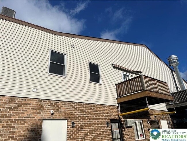 Building Photo - 2915 Schoenersville Rd