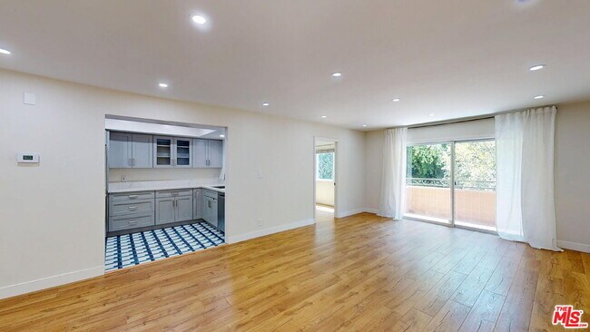 Building Photo - 6752 Hillpark Dr