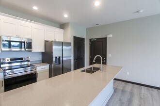 Building Photo - 2010 Legacy Ln