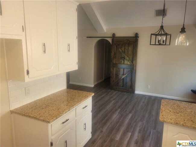 Building Photo - 113 Bowling Green Dr