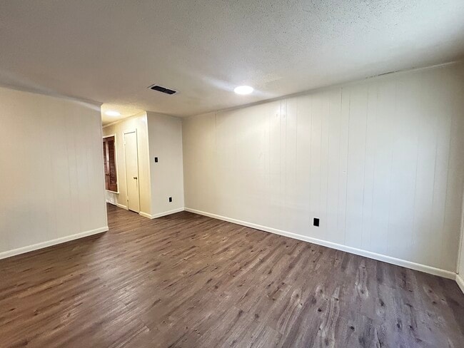 Building Photo - 3012 S Holly St