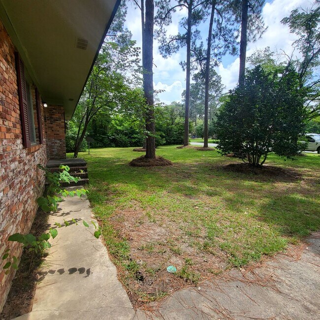 Foto del edificio - 1203 Edgewood Dr