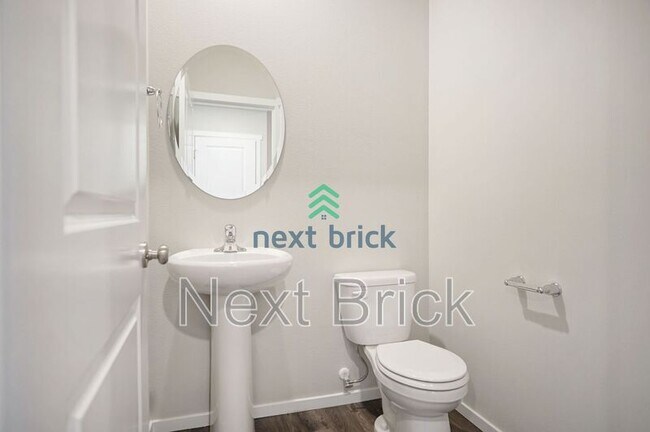 Building Photo - 4209 Savannah Lp NE