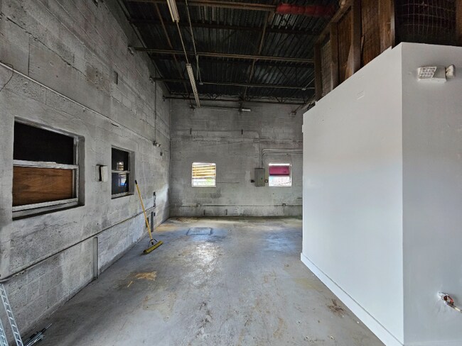 Building Photo - 2208 SW 60th Way