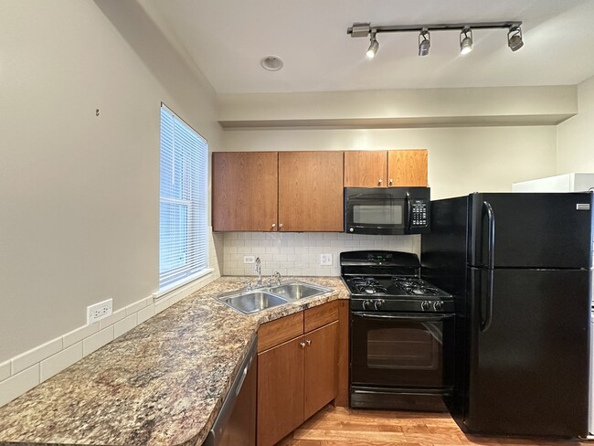 Foto del edificio - 674 N Orleans St