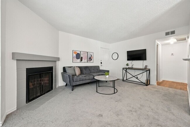 Foto del edificio - 1071 Clayton Ln