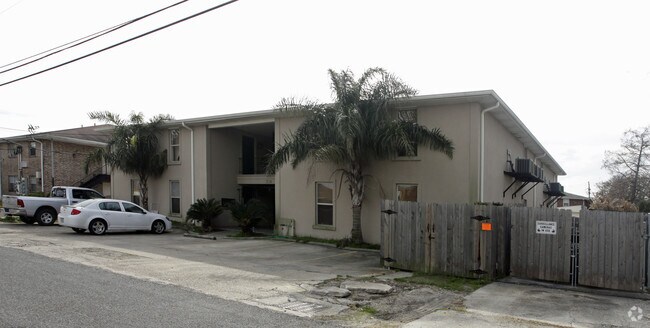 Building Photo - 308 Live Oak St