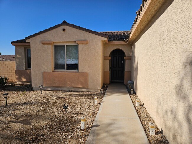Building Photo - Beautiful Upgraded 3 bed/2 bath home avail...