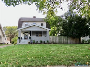 Building Photo - 2339 Castlewood Dr