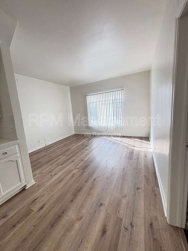 Foto del edificio - 611 Normandie Ave