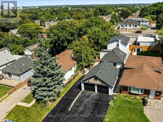 Building Photo - 477 Montrave Ave