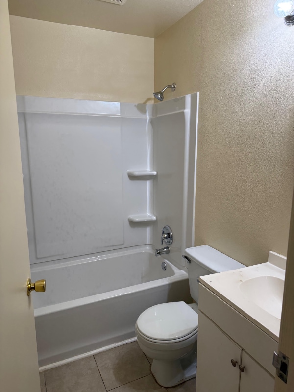 Building Photo - 310 Center St