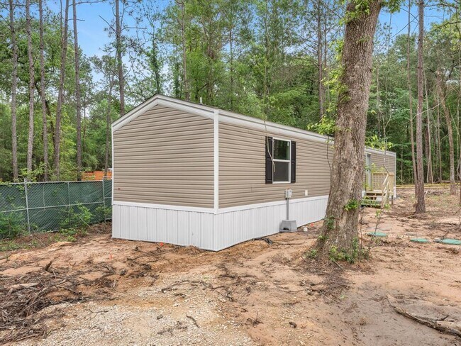 Foto del edificio - 8620 Yellow Poplar Ln