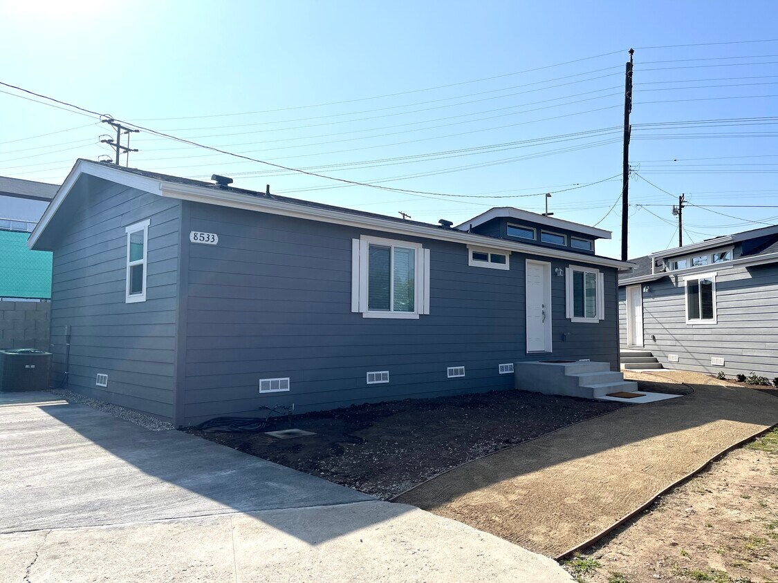 Primary Photo - 8533 Kittyhawk Ave