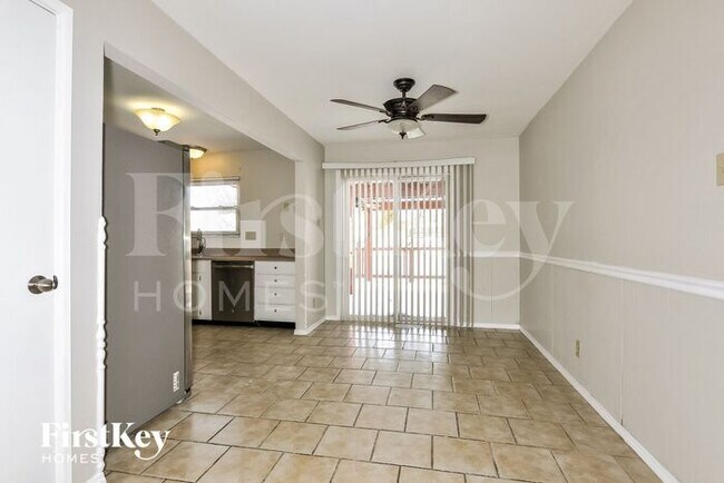 Foto del edificio - 12029 Glengrove Dr