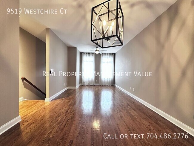 Foto del edificio - 9519 Westchire Ct