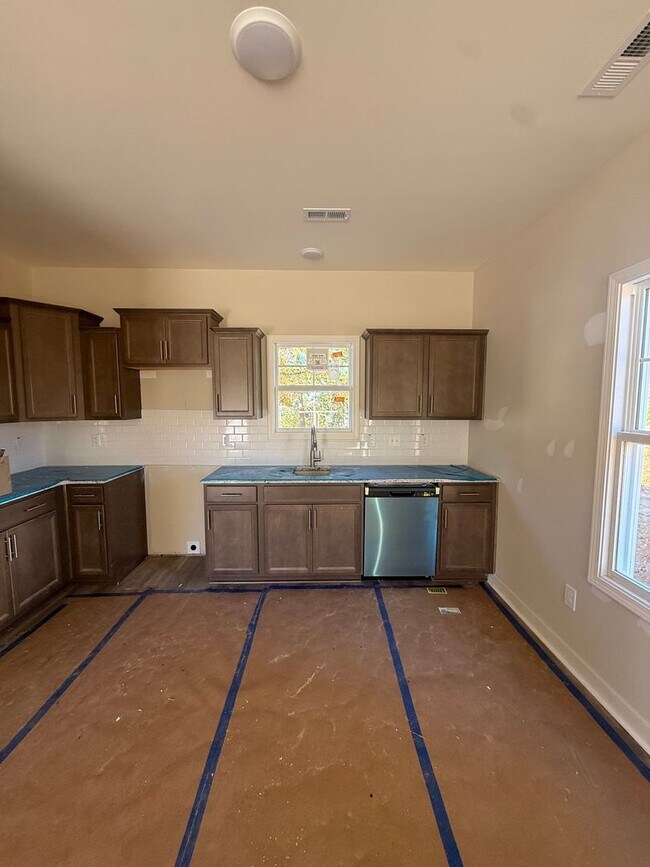 Foto del edificio - Duplex coming soon!