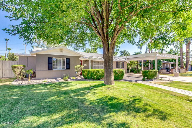 Building Photo - 4113 E Minnezona Ave