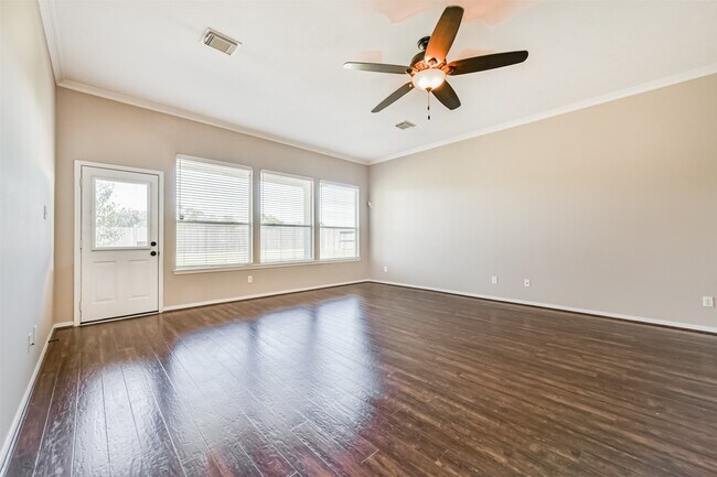 Foto del edificio - 13719 Rolling River Ln