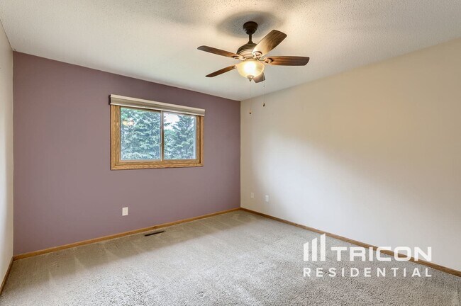 Foto del edificio - 13800 Raven St NW
