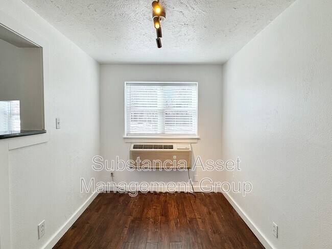 Building Photo - 701 Culbertson Dr