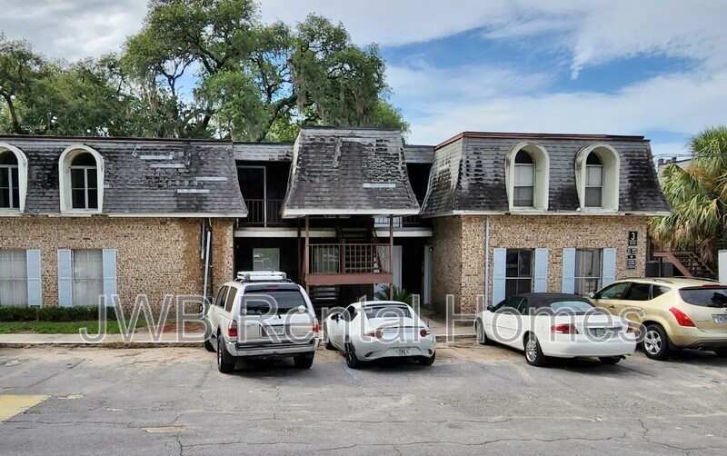 Foto principal - 851 Bert Rd